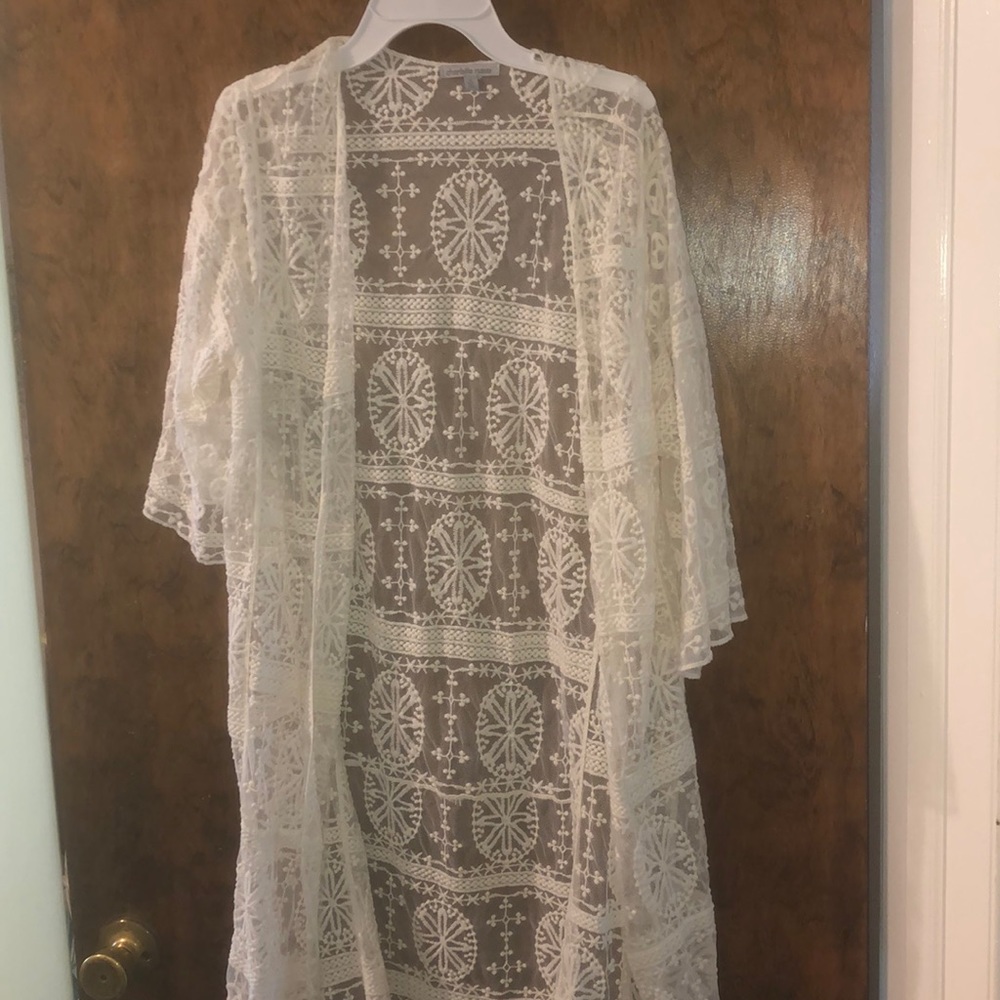 White beach kimono